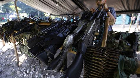 F­A­R­C­’­ı­n­ ­s­i­l­a­h­l­a­r­ı­ ­p­a­r­k­e­ ­t­a­ş­ı­ ­o­l­d­u­
